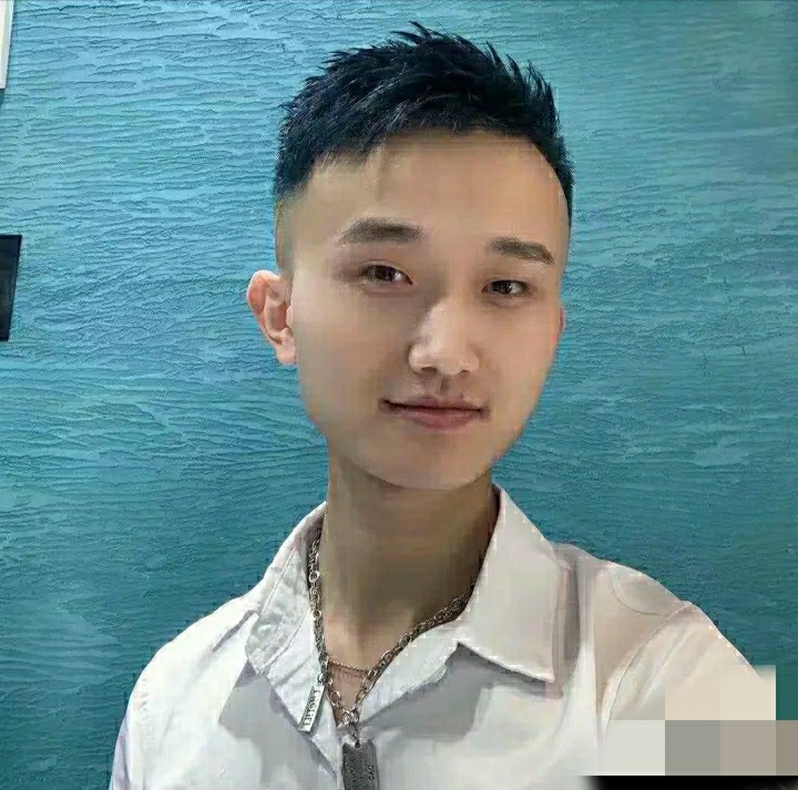 小哥哥的第一张照片--高州上门女婿服务网